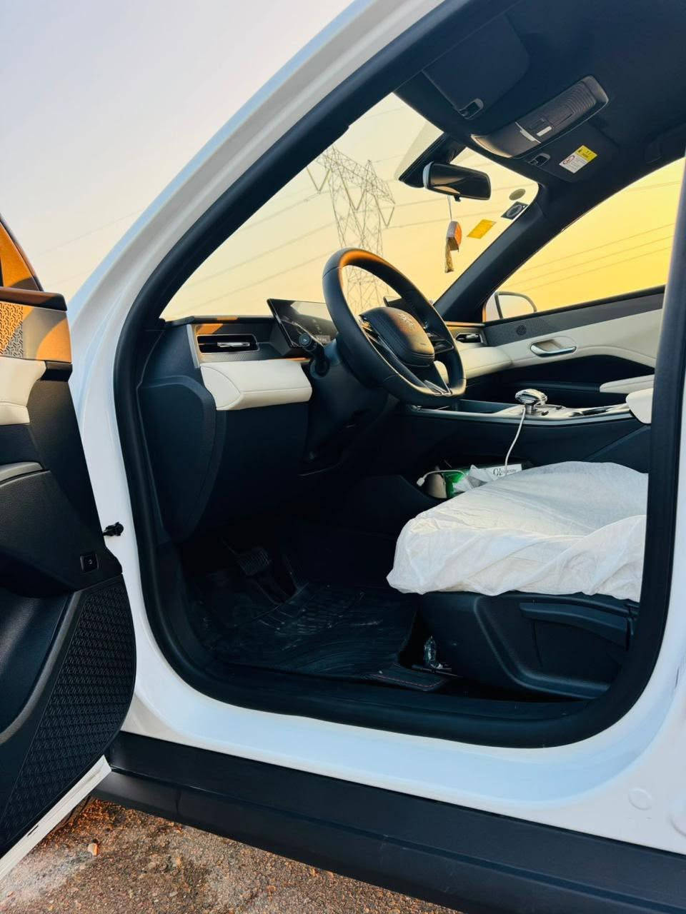 byd كن بلاص  ابيض داخل ابيض ملكي   
نضافه 100‎%‎100
كفاله كفاله سياره حلوه ونضيفه وناعمه  بل عافيه عله الي يشتري 
***********
سعرهه 20مليون وبي مجال
