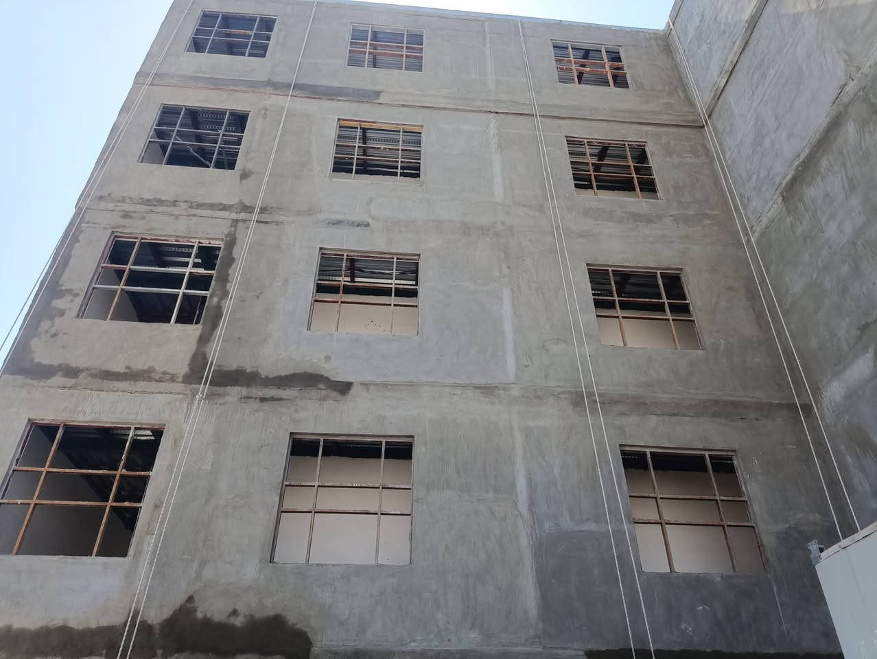 كادر البخ خارجي متفرغ حالين اي ارتفاع مو مهم بس بنايات خارجي اكو وتساب *********** ***********
