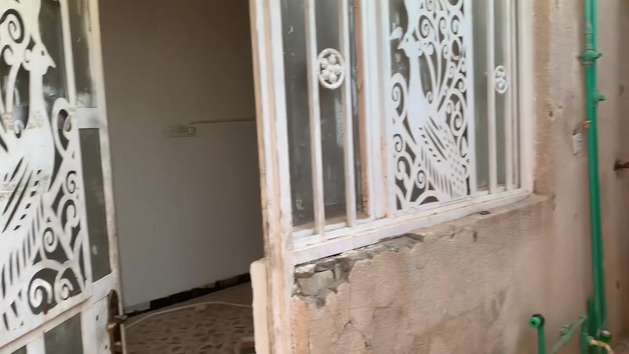 سلام عليكم بيت للبيع مساحه 90متره بحي سلام بيت نضيف سكف سندويج قريب على شارع ابو راحاب   سعره 30 تصل ***********
