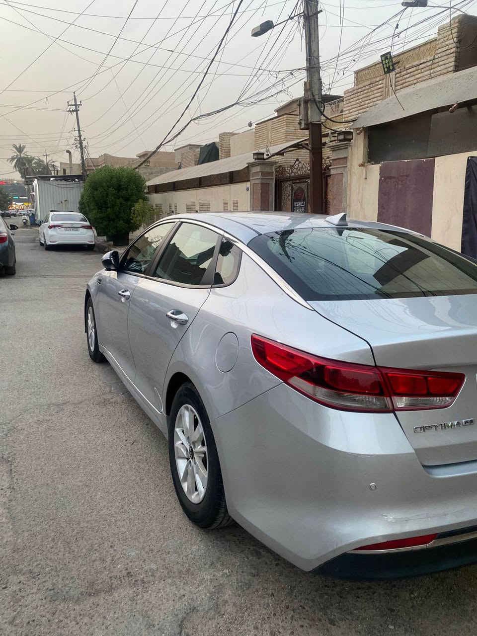 كيا اوبتيما 2018 كلين تايتل مكفولة 
رقم شمالي 
مواصفات 
محرك 2400
كار بلي
شاشة كبيرة
كامرا خلفية 
تحكم ستيرن
تبريد قطعتين
ماشية 120 الف 
السعر 130
واسط /الصويرة 
*********** بغداد, العراق
