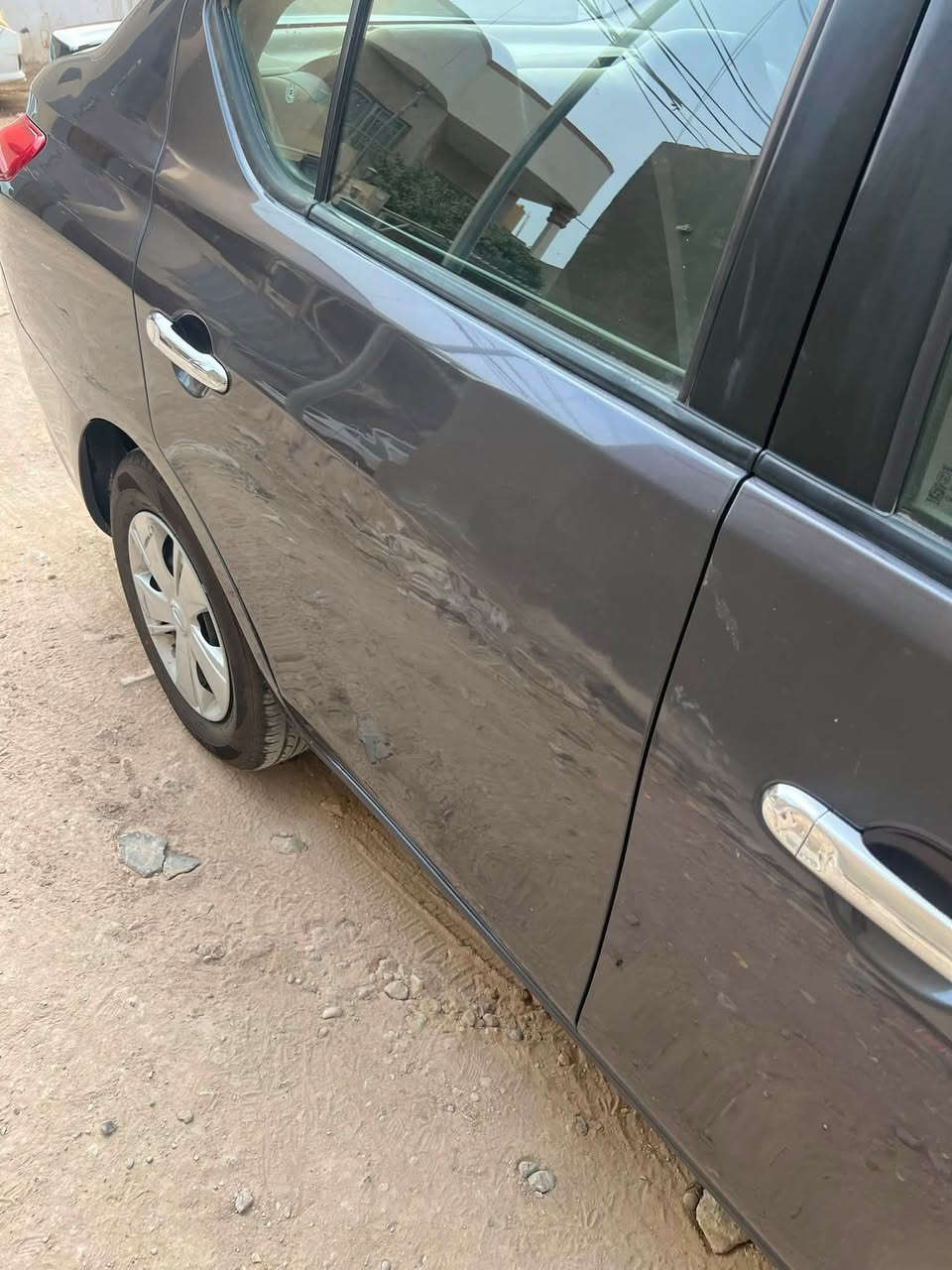 صني هندي موديل 2020 بيها مكانين بارد قليلات جاملغ خلفي وباب خلفي وحاط صورهن ماشيه 130  والسياره استخدام شخصي ب اسمي رقم اربيل الجديد هزه وسنويه مجدده قبل شهر والسياره جاهزه ع اخر حبايه ما عندي بيها سونار معروضه ب 103 وبيها مجال مكان السياره بالحله  مموجود ع النت ***********
