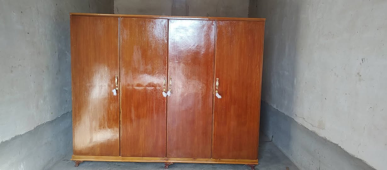 سلام عليكم كنتور 4باب طول مترين ونص صاج  نضيف سعر150الف وبيها مجال ***********
