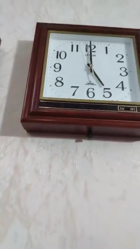 ساعة ستزن ياباني قديم اصلي إطار خشب جرص ادك كل
ساعة ونصف الساعة  ساعة نظيفة جدا جدا جدا


**إذا كنت صاحب هذا الإعلان وتريد حذفه لأي سبب، رجاءا أرسل رسالة إلى الدعم الفني**