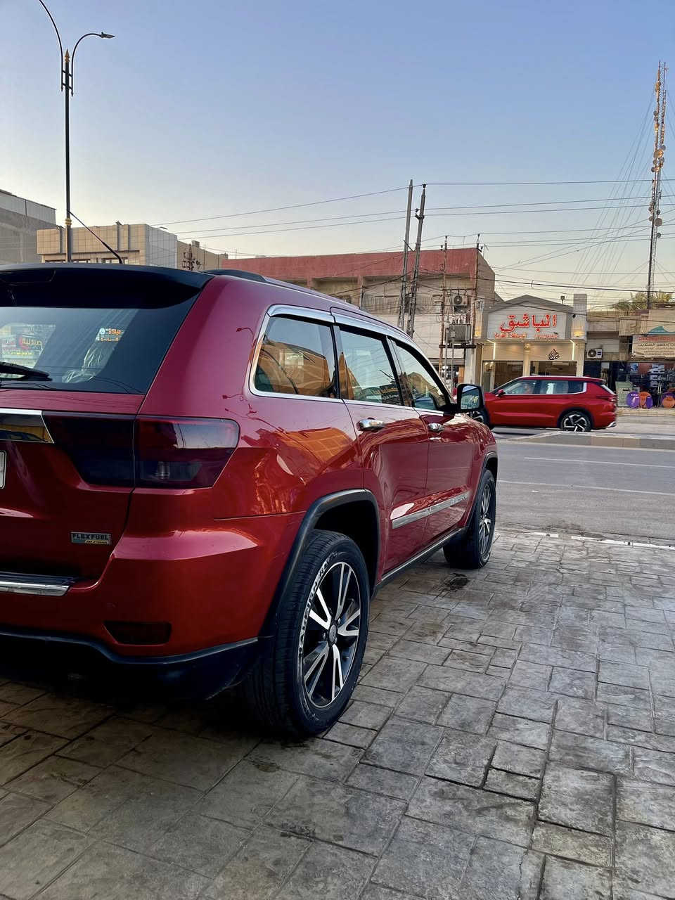 سلام عليكم للبيع جيب  2011 وارد امريكي  
محرك 3600 سته سندر وكير مكفول جديد 
رقم بغداد دولي جديد ابسمي 
 تحويل مباشر 
فول مواصفات عدا فتحه 
بصمه تشغيل 
بصمه أبواب  
كشنين كهرباء 
كشنات جلد 
مري قلاب عنده البك 
منضومه لايت زنون كامل جديد 
تبريد ثلج تبريد قطعتين 
تبريد + تدفئه  
دمام صوت 
كامره خلفيه  
شاشه جبيره 
ويل 20 تخم تاير جديد 
داخل بيجي واسودّ جلد بلادي 
مري كهرباء 
مانع انزلق
مانع انحدار 
فورويل ٤×٤ 
يدات كروم 
مطريات كروم 
هوكات اماميه خلفيه
صدر امامي وخلفي كله جديد قبل كم يوم سويته 
السياره ماشيه 100 ميل حقيقي
 ملاحظه سياره حادثه باب سائق تبديل نفس لون اصلي وره كليرفقط بدون دواخل او ارباك وبيه سونار جديد مرافقه مع منشور 
 سيارة جاهز من كلشي استخدم شخصي 
لبيع سعره 148 وبيه مجال بصيط للاستفسار اتصل
*********** 
مكان سيارة بغداد السيدية
