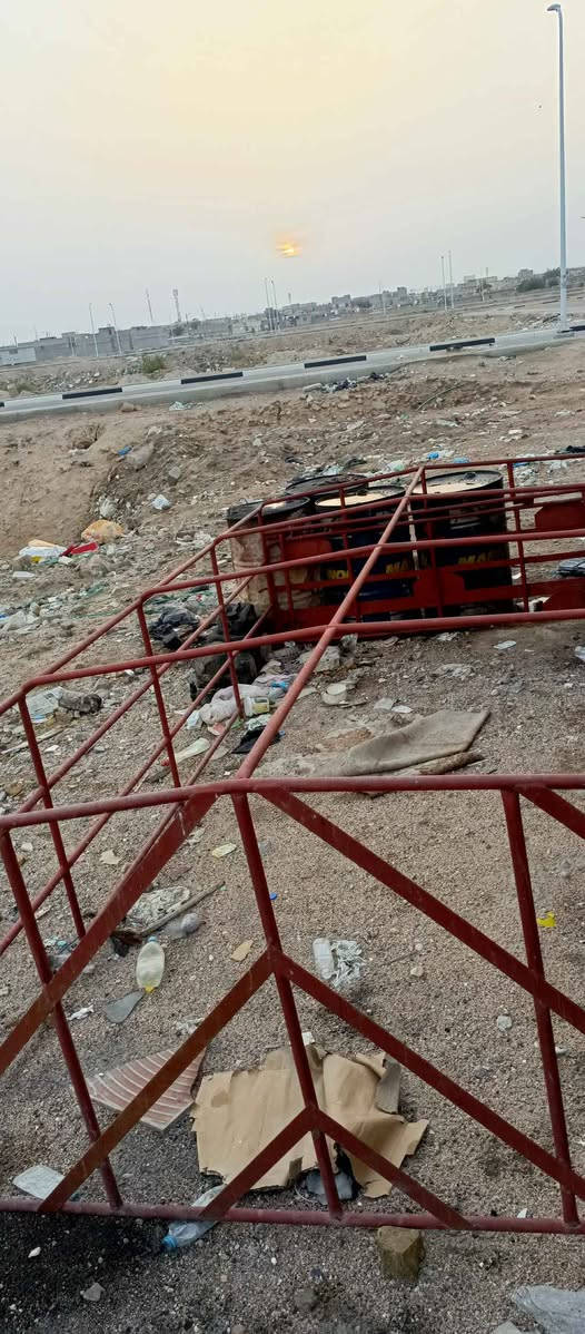 محجر كنتر حديد قوي وجديد سعر 300 بيه مجال 
يصير فوق محجر سياره البصرة الزبير 
رقم 
 *********** Singapore
