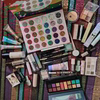مكياج • طقم كامل • توصيل مجاني