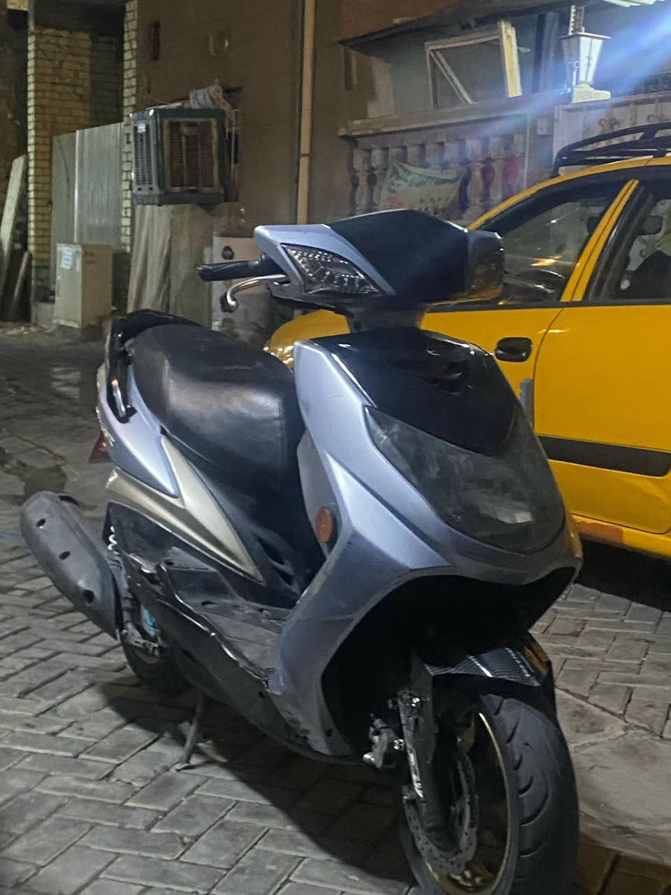 السلام عليكم
سكنس فحل طلاعات حديث نوزل خطين  
بيه كلجات رياضي اصليات ونوزل 8 اصلي واشاير لد وجاملغ كاربون وقاعده رقم والدراجه كفاله عامه من اي نقص 
كهربائيات كله شغاله مابيه نقص اشاير امامي خلفي دشبول كلوبات كلهن شغالات 
السعر مليون وبيه مجال
مكاني بغداد الاعظميه
شراي يتصل  *********** موجود واتساب وخاص
