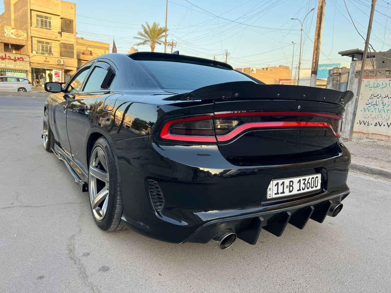 السلام عليكم جارجر هيمي 2016 للبيع رقم بغداد الدولي ب اسمي تحويل ثاني يوم محرك 5700 ماشيه 113 مواصفاتها معروفه حادثها جاملغ وباب وهنا ب العراق صار بيها جاملغ امامي وخلفي كلير السيارة نصبتها حلوه عليها دبات سود وصوتها كلش حلو مكانها بغداد الامين الثانية السعر 165 وبيها مجال للشراي  اي استفسار *********** + ***********
