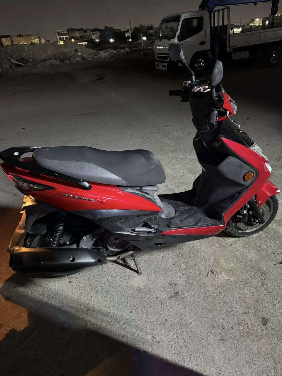 سلام عليكم دراجة سكنس لد صارلهة 3 ايام نازلة من رمبة ماشية 11 الف مكفولة مكينة برغي ممفتوح بيه سعر 1800 وبيه مجال ***********
