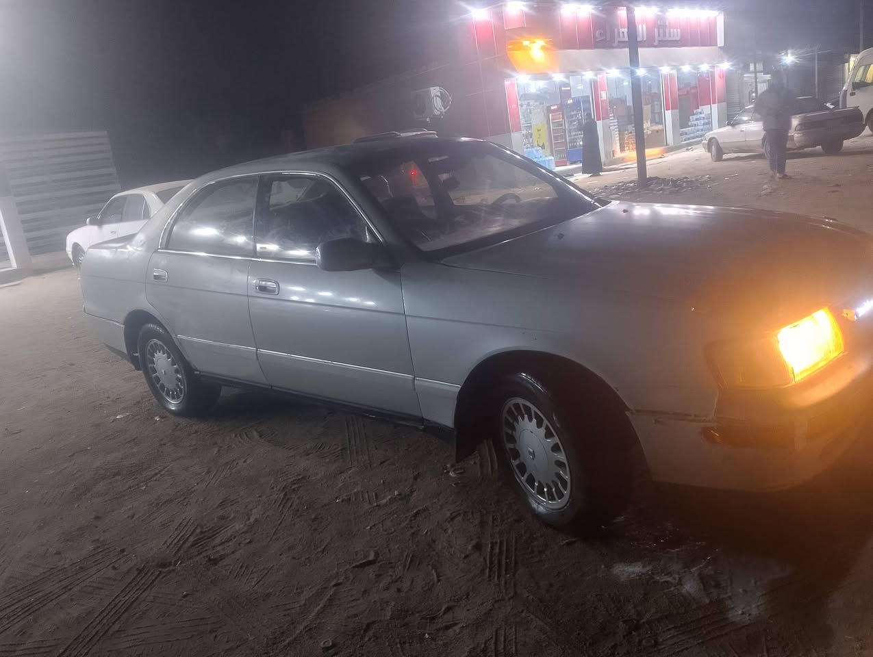 السلام عليكم سياره بطه متصل مكفوله كصه ونغل وضربه رقم بصره مكينه وكير ثنين ونص جدد تخم تاير جدد حداديه جديده دواخل جدد السعر 45مكاني البصره الزبير رقمي ***********
