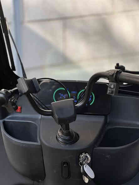 #للبيع_دراجة_ثلاث_عجلات (مقعدين + بيكب) 
حالة ممتازة ونظيفة، استخدام خفيف جدًا.

المواصفات:
• مقعدين مريحة
• بيكب خلفي واسع للحمل
• ثلاث عجلات ثابتة وقوية
• قيادة سهلة ومناسبة للكبار والصغار
• شكل مرتب ولون حلو

السعر: مليون و ٢٠٠ وبي مجال 
الموقع: بغداد – الكاظمية 

للاستفسار: تواصل خاص أو واتساب ***********
