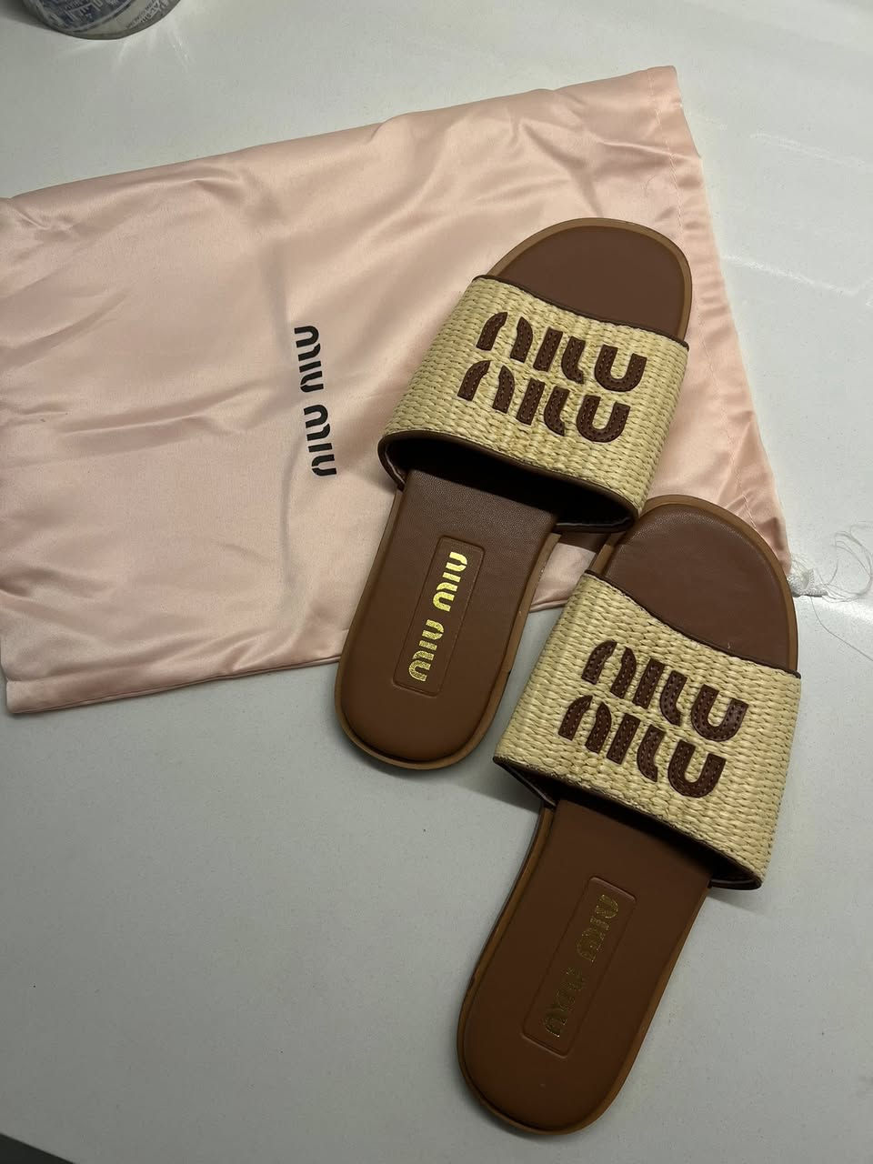 ميو ميو الاصلي صنع بايطالياقياس 38


**إذا كنت صاحب هذا الإعلان وتريد حذفه لأي سبب، رجاءا أرسل رسالة إلى الدعم الفني**