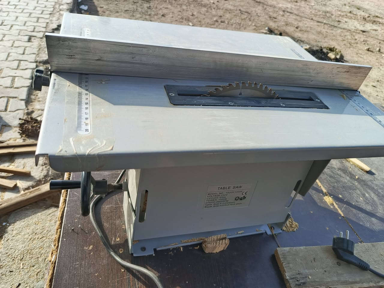 ميشار منضدي نضيف الماني باله سعره 125000مكاني ديالى استفسار علا الرقم ***********
