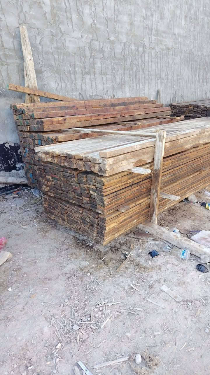 للبيع قالب خشب تارس نظيف
عدد 12 مكعب ونص
عنوان الحلة المركز
اتصال هاتف ***********
