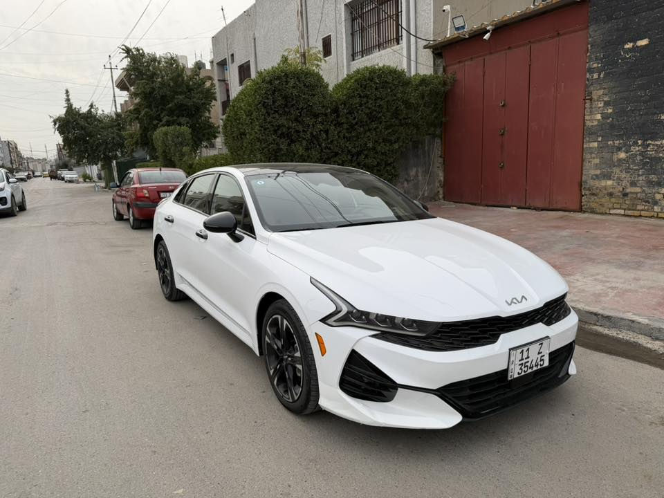 اوبتما K5 موديل ٢٣ رقم بغداد الجديد فووول مواصفات جي تي لاين ( بصمه / بانوراما / داخل احمر / رادارات / كشنات كهرباء / لايت زينون / تشغيل عن بعد ) 
السيارة جديدة حادثها جاملغ خلفي وصندوق بدون ايرباك ماشيه ٤١ الف 
الشراي يتصل (*********** )
السعر ٢٠٣$
