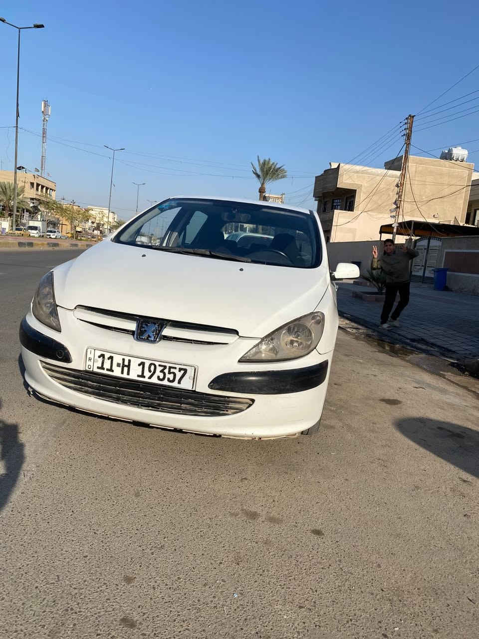 السلام عليكم . بيجو فرنسي للبيع 
موديل 2005 
صبغ قطعتين فقط 
رقم بغداد. جديد.  هزه جديد.  رقم انكليزي. 
مكانها بغداد. السعر 50 مجال بسيط .  ***********
المكان حي سومر البنوك
