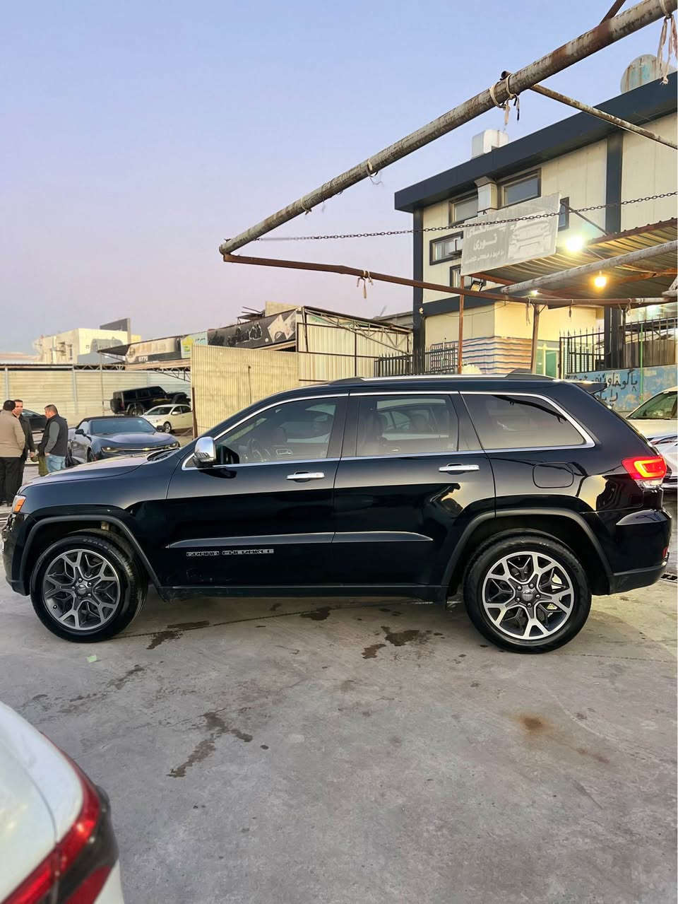 السلام عليكم
جیب گراند چیرۆکی 
مۆدیل ٢٠١٨،
ڕەنگی ڕەشی قەتران
مواصفات لیمیتد کندی فول فول مواصفات
دەبڵ ئەکسل و بەصمە و شەغال و شاشە و کامێرا
سەقف سلاید و سنوقی شەفت
کوشن جلد و کارەبا و هیتەر و خزن
گێڕ و مەکینە و ئەکسل و تەقە و ڕەقە بە شەرت
١٨٥ هەزار رۆیشتووە و سنوی بەسەرچووە
بۆنیتی بۆیاخە بێ ناو گرتن پێشی کەپسە
سعری ٢٢٩ گەڵا
شوێن /سلێمانی
*********** السليمانية, العراق
