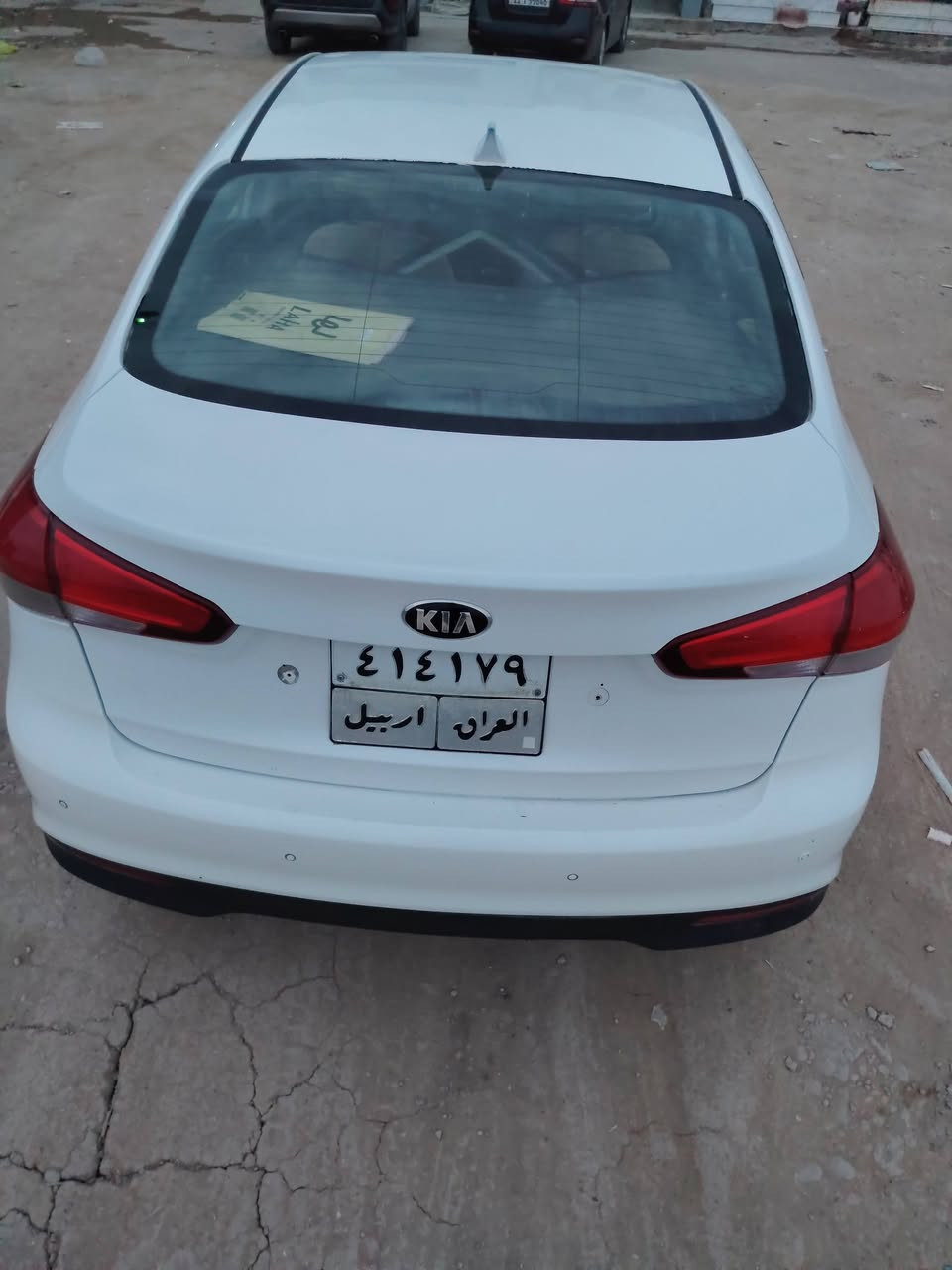كيا سيراتو 17 سعرها ١٢٥ $
بيها تبديل باب خلف سائق نفس لون + تكحيل جاملغ  فقط
مكينة كير بلادية مفتوحة
إطارات صدرها بحالة جيدة
وكالة أو تحويل عادي جداً اب اسم شركة
مكان بغداد
***********
