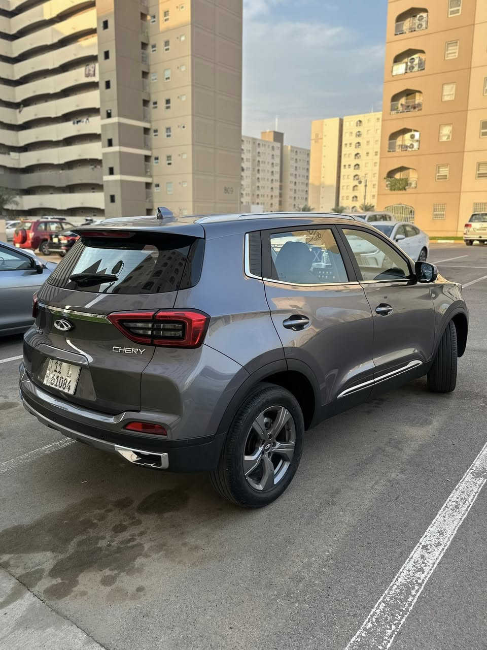 🚗 للبيع Chery TIGGO 4 PRO LUX موديل 2024 🚗
🔹 الفئة: LUX (أعلى فئة)
🔹 المحرك: 1.5L بنزين
🔹 القير: أوتوماتيك CVT
🔹 الدفع: أمامي FWD
🔹 الاستهلاك: اقتصادي جداً بالوقود

🛋️ المواصفات الداخلية:

✅ مقاعد جلد فاخرة
✅ تحكم كهربائي بالمرايا
✅ شاشة لمس كبيرة
✅ شاشة عدادات رقمية
✅ دعم Apple CarPlay & Android Auto
✅ بلوتوث + USB
✅ نظام تشغيل ذكي
✅ تحكم بالمقود (ستيرنغ كنترول)
✅ مثبت سرعة
✅ تكييف هواء أوتوماتيك
✅ فتح وتشغيل بدون مفتاح (Keyless)
✅ زر تشغيل Start/Stop ( بصمة )
✅ إضاءة داخلية أنيقة
✅ مقاعد خلفية قابلة للطي
✅مقاعد امامية كهربائية
🛡️ أنظمة الأمان:

🛑 ABS مانع انغلاق الفرامل
🛑 EBD توزيع قوة الفرامل
🛑 ESP نظام الثبات الإلكتروني
🛑 TCS نظام التحكم بالجر
🛑 وسائد هوائية أمامية
🛑 حساسات أمامية وخلفية
🛑 كاميرا خلفية عالية الدقة
🛑 نظام مراقبة ضغط الإطارات TPMS
🛑 مساعد الانطلاق على المرتفعات

✨ المواصفات الخارجية:

⭐ جنوط ألمنيوم رياضية
⭐ إضاءة LED أمامية وخلفية
⭐ نهاري LED
⭐ مرايا جانبية كهربائية مع إشارات
⭐ فتحه سقف 
⭐ جناح خلفي
⭐ قضبان سقف
⭐ زجاج كهربائي كامل

📄 الحالة : ممتازة جداً وكالة 
ماشية 11,000
جاهزة لأي فحص سونار
📍 الموقع : بغداد بسماية
💰 السعر : 140 ورقة وبيها مجال

📞 للاستفسار : ***********
 أو مراسلة الخاص
