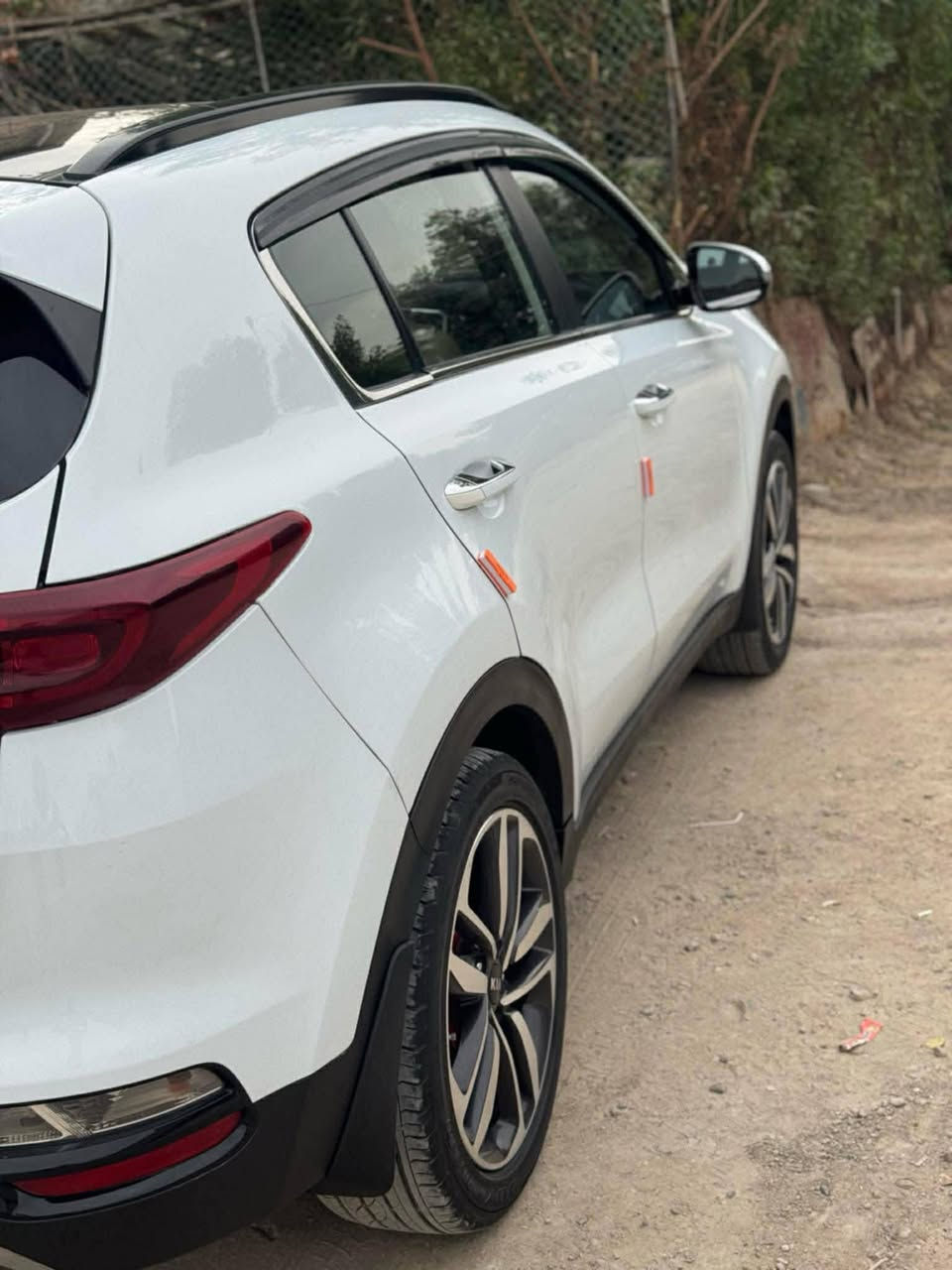 (سلام عليكم)
مواصفات كيا سبورتاج 2020
الخاصية الوصف
ماعده لبصمه 
المحرك 4 سلندر سعة 2.4 لتر، اقتصادي
القدرة حوالي 181 حصان
ناقل الحركة: أوتوماتيك 6 سرعات.
استهلاك الوقود متوسط إلى جيد
سقف بانوراما زجاجي قابل للفتح.
مرايا جانبية قابلة للطي كهربائياً
مقاعد جلد (في الفئات العليا) أو قماش عالي الجودة.🟫
سياره بيه ضربه من خلف 
(سعر١٤٥) 
‏‪***********‬‏
