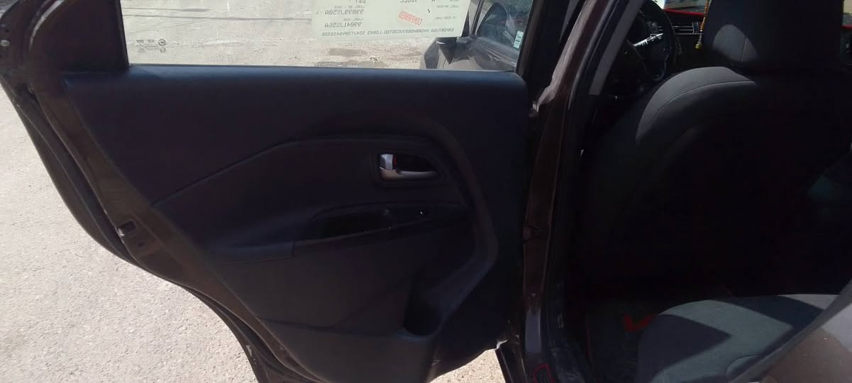 السلام عليكم 
السعر ٧٨ وبي مجال ان شاء الله 
كيا ريو ھاج باك موديل ٢٠١٣
السيارة رقمھا بغداد بأسمي 
محركھا ١٦٠٠
كير جيد جدا 
تبريد شغال وجيد 
فتحة سقفية 
نظام Eco 
مانع انزلاق
مري شفط + أشاير بالمري
تحكم ستيرن جھتين
شاشة + كامرة + حساسات 
ويل كب كروب 
كھربائيات كلھا شغالة 
ماسحات
لايتات
اشاير
جام كھربائي
السيارة وارد امريكي ضربتھا بالجاملغ الايمن الامامي 
غير واصل للغد 
مكانھا بغداد البياع الرسالة الاولى مقابل العاب السيدية 
***********
***********
