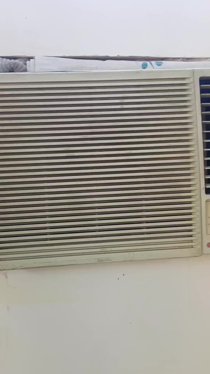 السلام عليكم للببع مكيف جبسون السعر  200 وبي مجال ‏‪***********‬‏ طارمية شارع البحجازي
