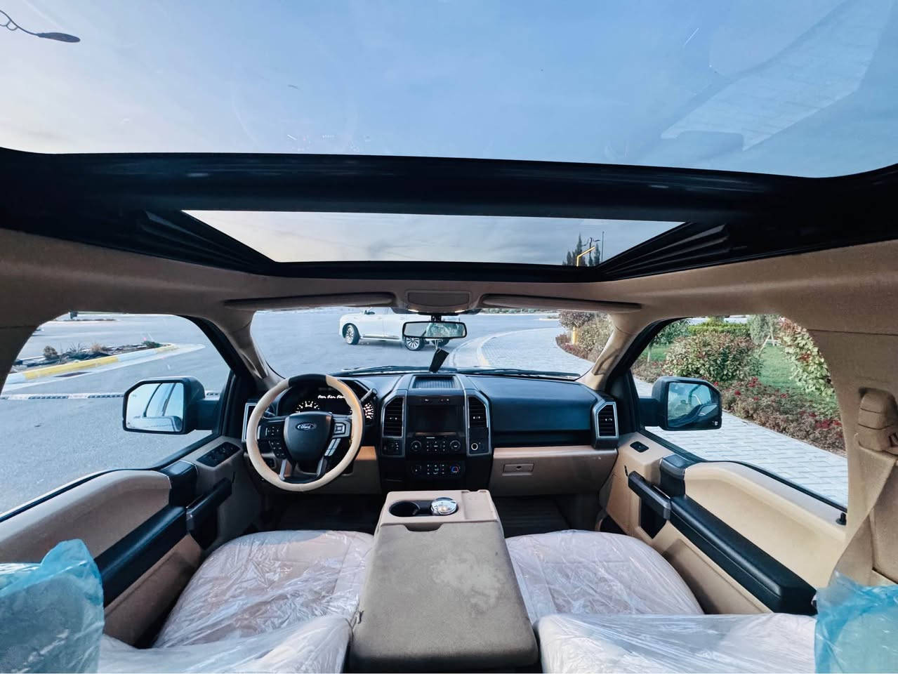 مواصفات XLT  
٨ سلندر مرغوب 
ماشي ٩٢ كم 
( بانوراما - ويالة كروم - كشنات كهرباء - شاشة جبيرة - 4+4 - نيضام دبل ئيكو  ECO ) بعد هواى مواصفات 

سعر ٢٣٨ $ بيها مجال 

مكاني السليمانية
*********** السليمانية, العراق
