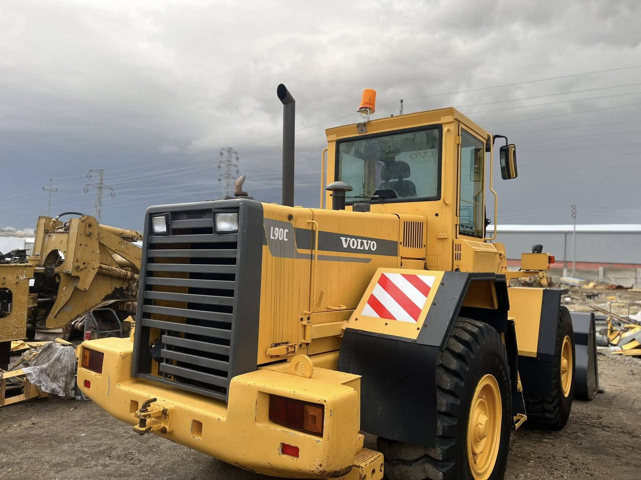 Volvo L90C
موديل 1999

سه عات 21.000

تازه داخل بوه ليره ئيشى نه كردوه  هه موگيانى به شه رت هيچى نه كرا وه ته وه منفيست بصرا بوياخ عام اورپا  

سعر 450 مجال

0773.152.15555

للبيع شفل فالفو volvo
L90C
  
موديل1999

مشغل 21.000

دخول جديد منفيست بصرا  جاهيز مابى  مشاكل  شفل جديد  مابى شغل بل عراق

سعر450مجال قليل

0773.152.1555
