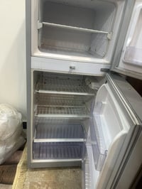 ثلاجة نضيفه • حجم وسط • نهروان بغداد