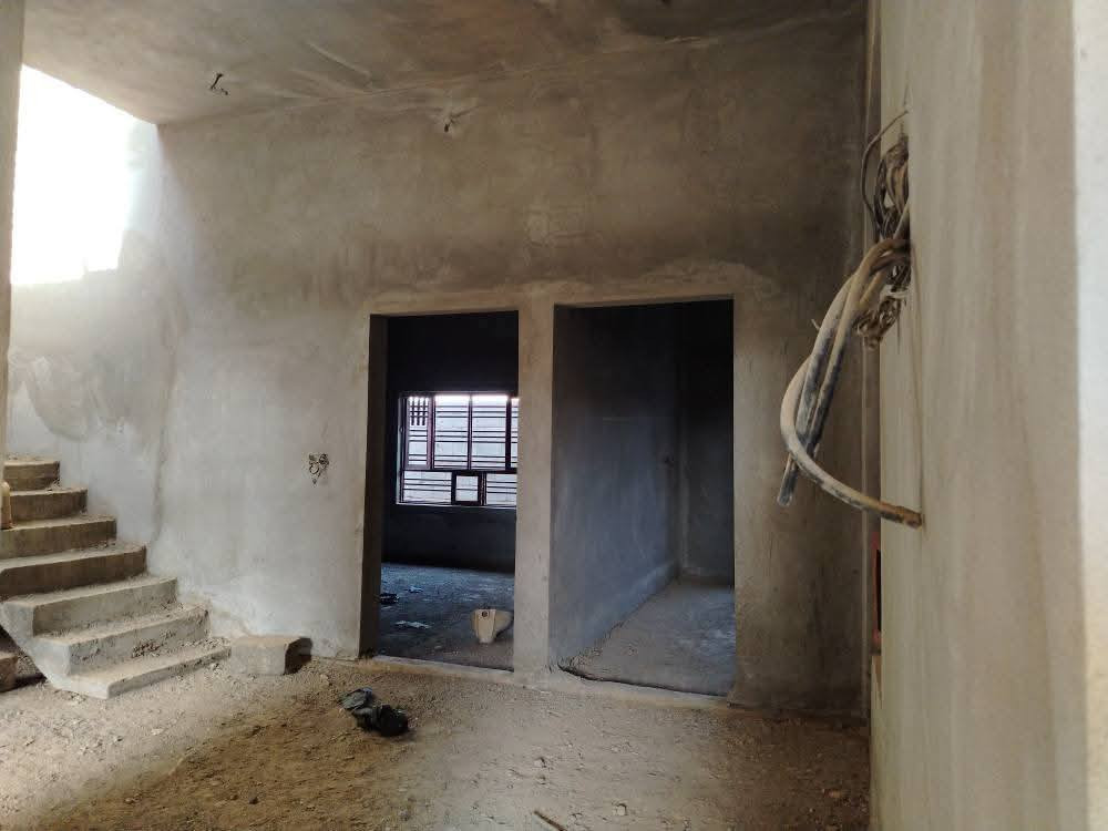 دار للبيع
المساحه ٢٤٠ متر 
٤ غرف نوم ٥×٤ طابقين 
الموقع ديالى المقدادية بلور قرب جامع الشيخ ثاير
علماً أن ألبيت مطلوب إسكان ينزل من سعر ألبيت بعد الاتفاق 
***********
