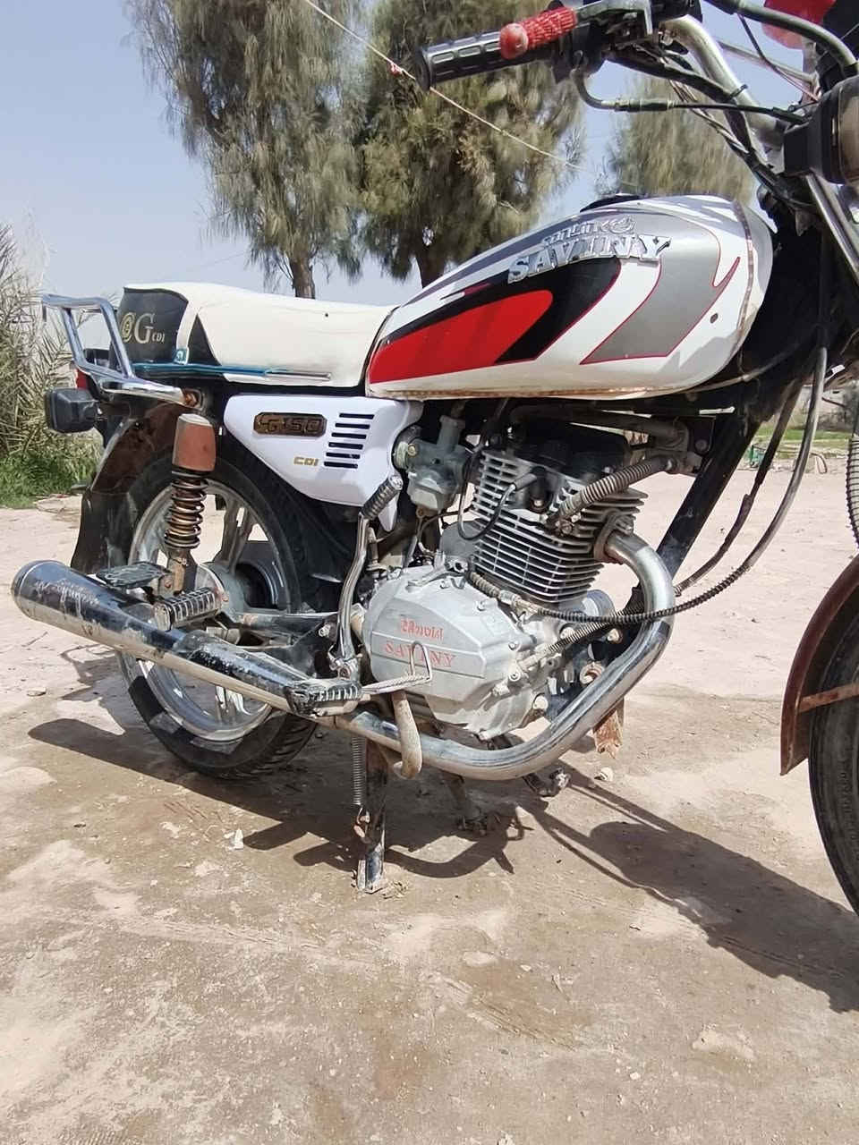 سلام عليكم دراجه ايراني سيفان للبيع دراجه نضيفه 
كهربائيات شغاله كلشي شغال محرك مجفت بس نضيف ونشط مكفوله للبيع االسعر 450 قفل للستفسار *********** مستعجل عل بيعتها
