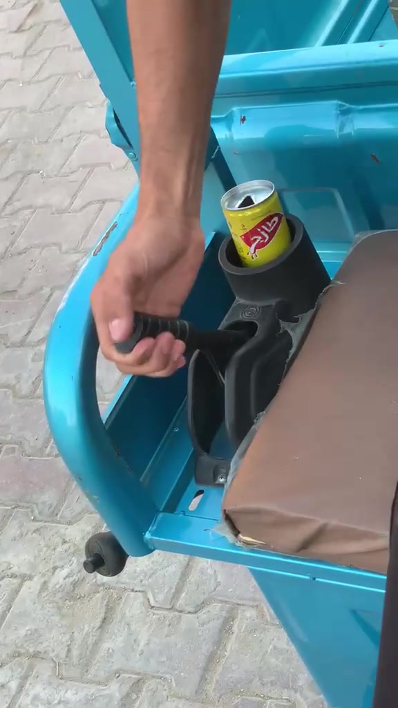 السلام عليكم 

ستوته شحن موديل 25 كهربائي شغاله 

شاشه كترونيه  ستوته من شركت المصطفى اوراقهة اصوليه خمس بطاريات 
تجي وياهة هداية زنجيلين حديد واحد كبير ولثاني وسط + 2 قفالة 
كبار اصليات + استان تلفون اصلي 

الستوته ما ماشيه هواي مشيهه حلو وبيهة دفع ثلاثي تعبرلك اي نكرة 
الستوتة كفاله عامه

السعر:1100وبيهه مجال الطيبين حك الجية 

العنوان : بغداد الشعب حي الجزائر

رقم الهاتف: ***********
