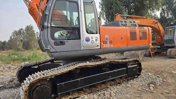 بسم_الله_الرحمن_الرحيم✅️
يتوفر لدى شركة بيت الزهلول 
سلام عليكم👋  
للبيع حفاره هيتاشي ⚔️
ثري جي 
دخول جديد 🇯🇵
حجم 350 
موديل2012
بم ونوزل  عداد العمل 7000 ساعه 
العنوان واسط العزيزيه 
الاتصال على هذا الرقم📞
***********
***********
كفاله_عامه_وارد_اليابان👍👍
