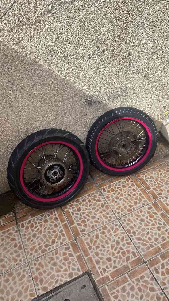 وياله وتايرات سياحي خلفي عريض يابانيات اصليات هنه والبكره والفلنجات كامله يرهم جميع انواع القفاز السعر خاص مكان بغداد 
***********رصيد 
***********واتساب 
خاص موجود
