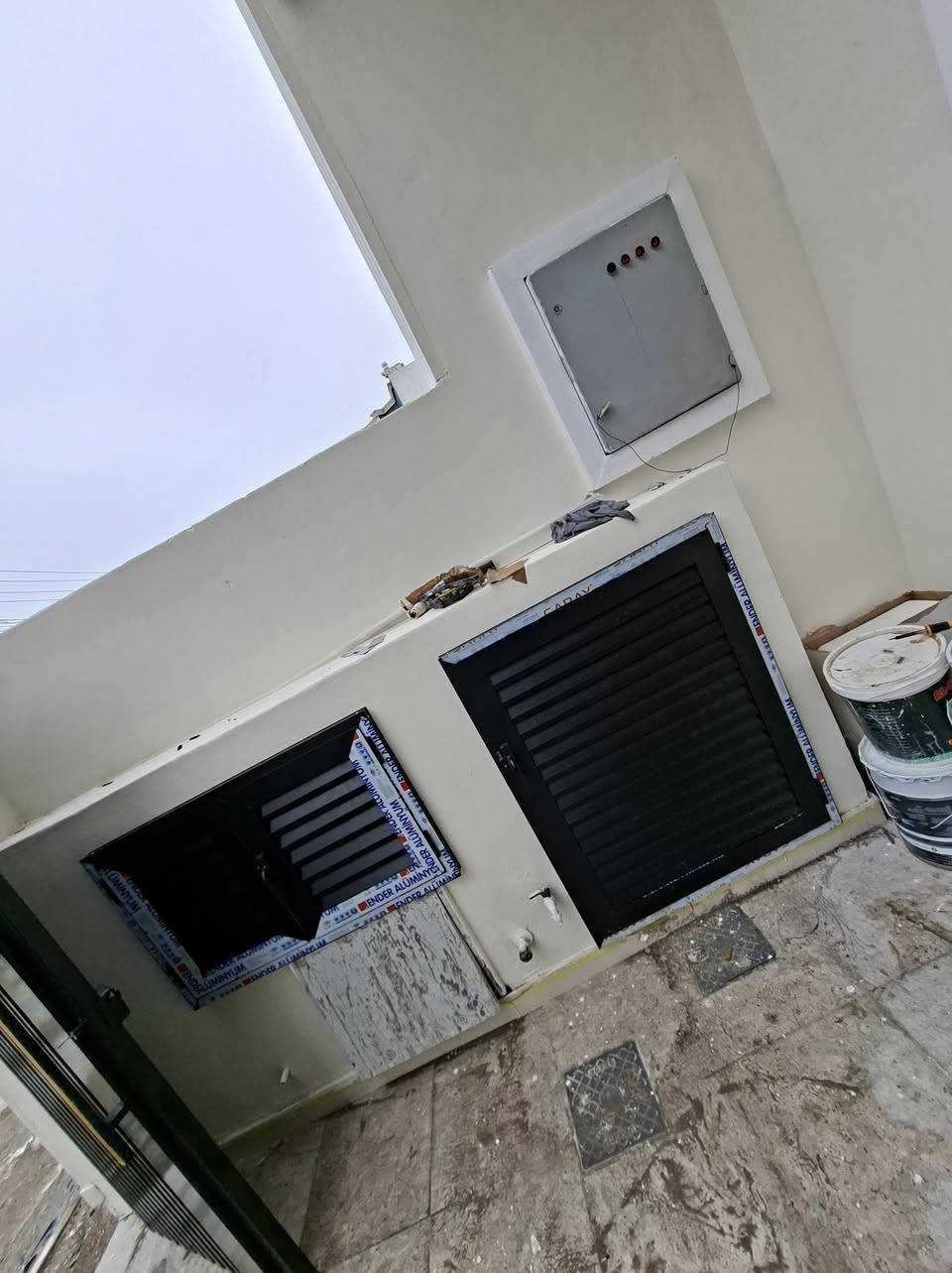 يسعد مسائكم متابعينا الكرام.....
نقدم لكم شبابيك المنيوم   سلايت ٧.٥ 
وابواب G75و G45 
موقع العمل  ديالى بعقوبه    
اللون اسود   
للاستفسار مراسله البيج او 
الاتصال ع رقم 
***********
