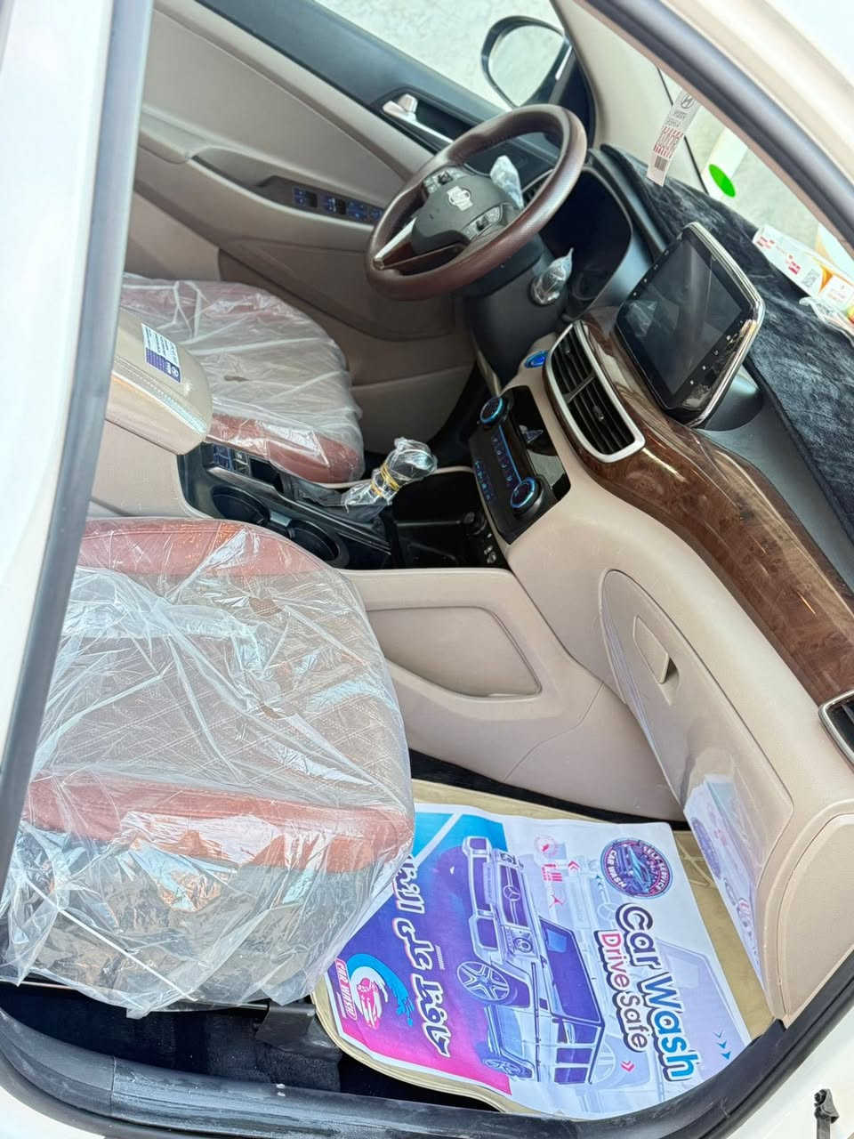 السلام عليكم
توسان 2020 خليجي  رقم بغداد الجديد بأسمي 
فول مواصفات عدا البانوراما ماشيه 77الف حقيقي 
بيها بارد جاملغ امامي و جاملغ خلفي عكس السايق فقط 
كامله مابيها اي نقص سعر 210 

للاتصال ***********
