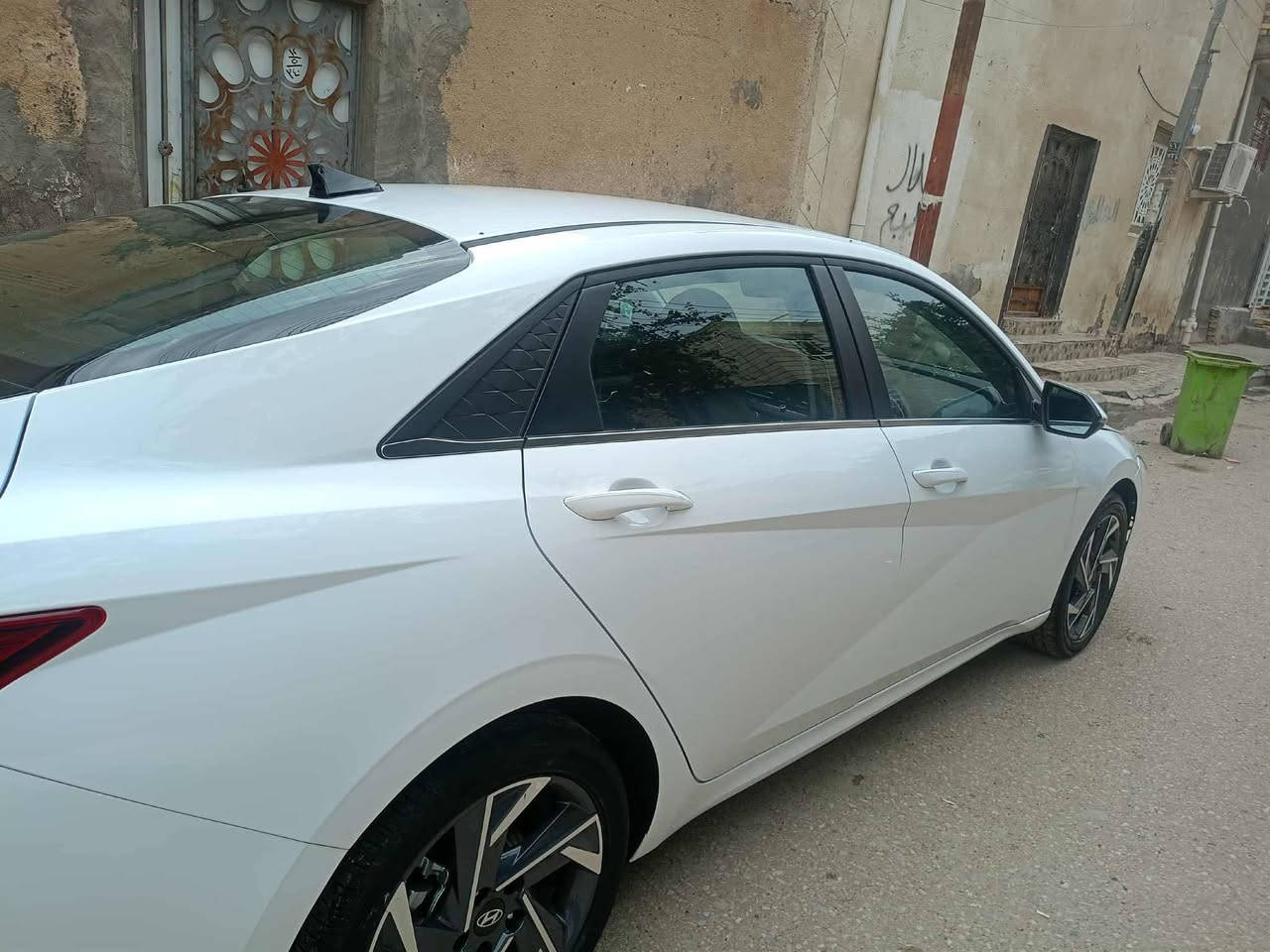 ألنترا موديل 2025 وارد امريكي  (حادث  بجم بيه  طرف  شاصي واحد فقط والبنيد امبدل نفس لون ماشيه 9000)))
المواصفات.......
فتحه سقف اسلايت 
بصمه تشغيل 
بصمه ابواب 
تشغيل عن بعد 
رادار أمامي 

لد داخلي  على طول الدشبول متعدت الالوان 
كشن مخمل

كشن تدفئه

شحن لاسلكي

رادار جانبي 

رادار امامي 

ويل كب كروم بلادي 

تحديد مسار 

مثبت سرعه 

وقوف ذاتي 

مانع اصتدام

شاشه ثلاث انظمه (سمارت - نورمال - سبورت )

شاشه دجتال  متصله 

محرك 2000دوش

السياره نضيفه بشكل

حساسات امامي

حساسات خلف

السعر 160 وبيهه مجال 

كتاب شهداء دخول جديد 
للاستفسار***********
