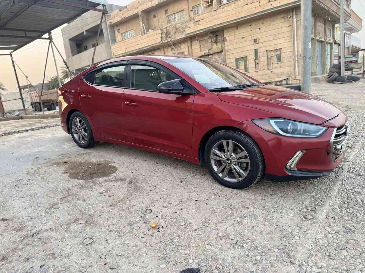 النترا 2017
محرك شرط 
كير شرط 
تخم تاير 
ويلكب اربع بلاد
شاشه جبيره 
كامره دواره 
تحكمات صفحتين 
محرك ٢٠٠٠ دوش 
لايت زينون اصلي 
السياره جاهزه خير من الله سنويه ٢٩ فقط تحويل 
السياره مكفوله من الصبغ 
مكاني بيجي 
***********
