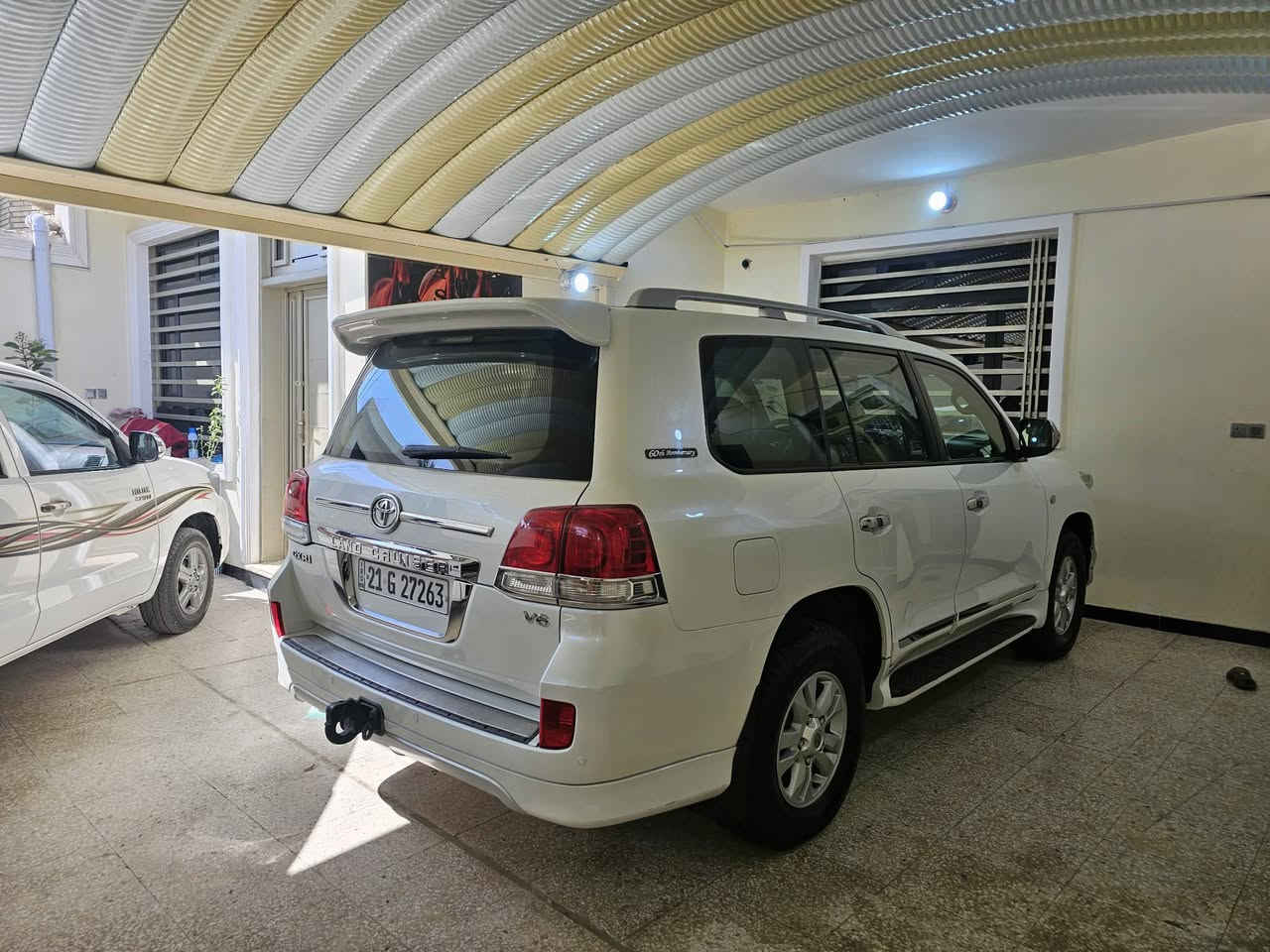 سلام عليكم عندي سياره للبيع لاندكروز موديل 2011 رقم سليمان ماشيه 90 ألف مكفول كفال  سبير مانازل سياره جديده وحلوه عل وضع شريكه سياره فول مواصفات تحويل مباشره عنوان بغداد ولشراي يتصل على الرقم ***********
