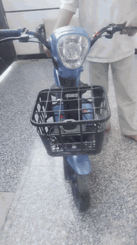 سلام عليكم دراجة شحن للبيع حجم ١٤ ٣ سرع هورن لايت خلفي امامي بايدر ستاند الله شاهد قبل ٢٠ يوم من اخذتها بس ضروف خلتني ابيعهه مكاني بغداد اليوسفيه السعر ب170وبيهه مجال للاستفسار ***********
