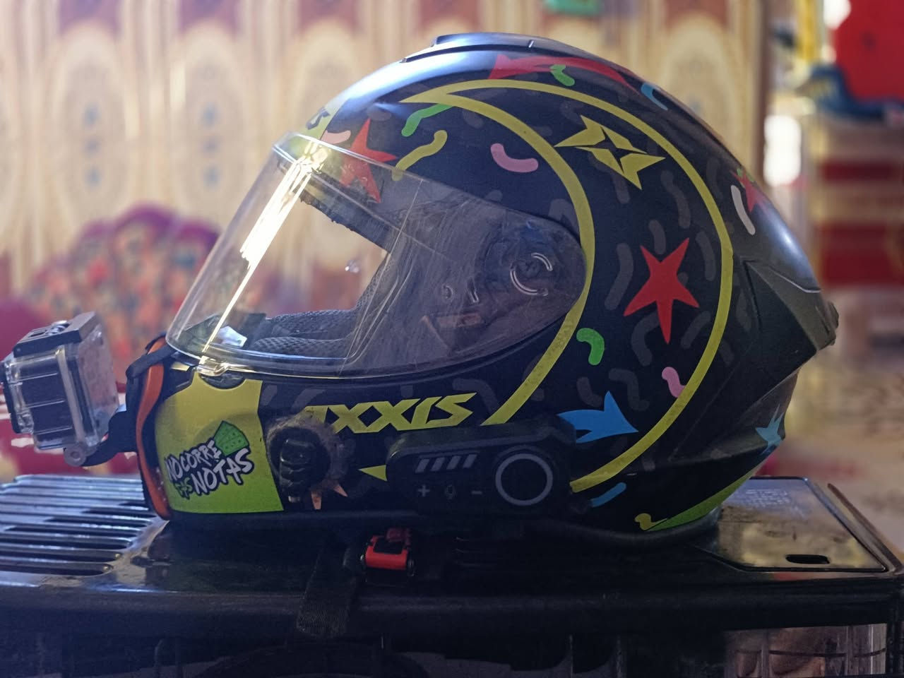 سلام عليكم شباب  خوذه اصليه ماركهAXXLSقياس L صناعته 2022 لكامره ويه لخوذه كامره عاديه مو اصليه  سعر خاص رجائاً مو شراي لا تدخل خاص وضل تحجي ليعرف سعره ويعرف شنو ماركته ما يكسر بسعره او اتصال ***********
