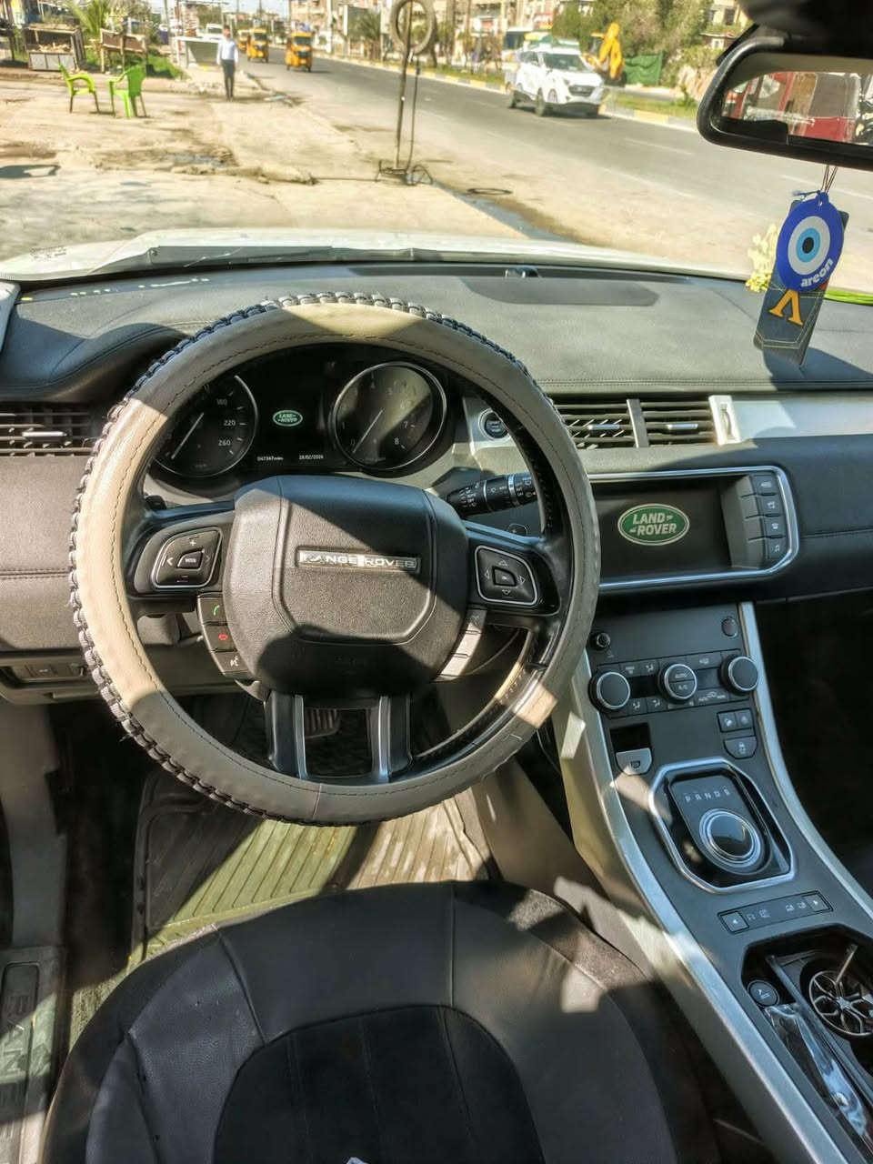بعد اذن وموافقة ادمن الكروب مع التقدير
بسم الله الرحمن الرحيم
رانج روفر إيفوك موديل 2019
ترقيم: أربيل
وارد: خليجي – استلام وكالة 
الحالة: نظيفة جداً، خالية من الضرب والصبغ
المحرك: 2000 تيربو
الممشى: 45 ألف كم فقط
ملاحظة: الكازكيت مفتوح فقط
المواصفات:
بصمة تشغيل
سقف بانوراما
 الداخل اسود 
شاشة كبيرة
درايف مود (وضعيات القيادة)
حساسات أمامية وخلفية
إشارات بالمرايا
فرامل طوارئ تلقائية
مثبت سرعة
تراكشن كنترول
كاميرا خلفية
السعر: 16,400 دولار
أو مراوس مع رانج روفر فوغ أو سبورت موديل 2012 أو 2013 على أن تكون نظيفة جداً.
الموقع: بغداد – حي أور
للاتصال: ***********
***********

