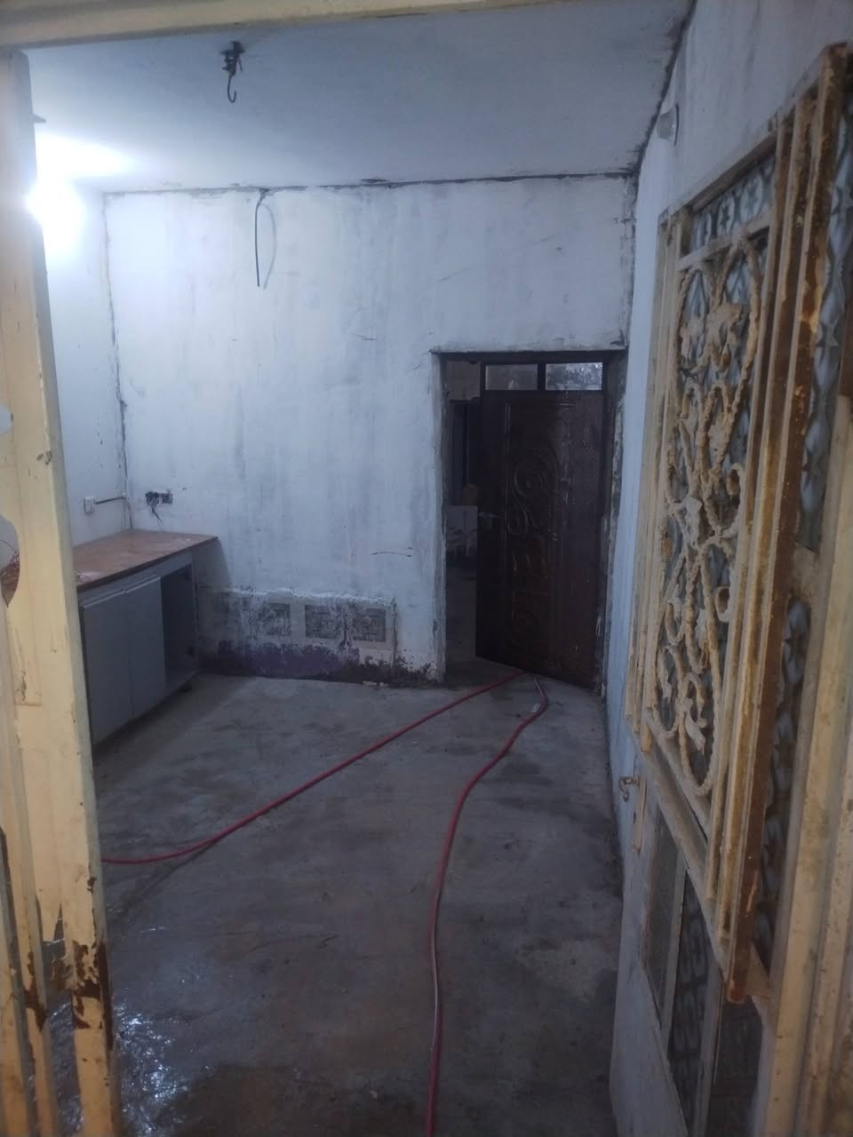 نص قطعه للبيع منطقه الاستكشافات بضهر بانزين خانه الابتسام خامس فرع غرفه واستقبال ومطبخ وصاله وملحقاته صب مساحة ٧٣ رقمي *********** واتساب السعر ٢٢
