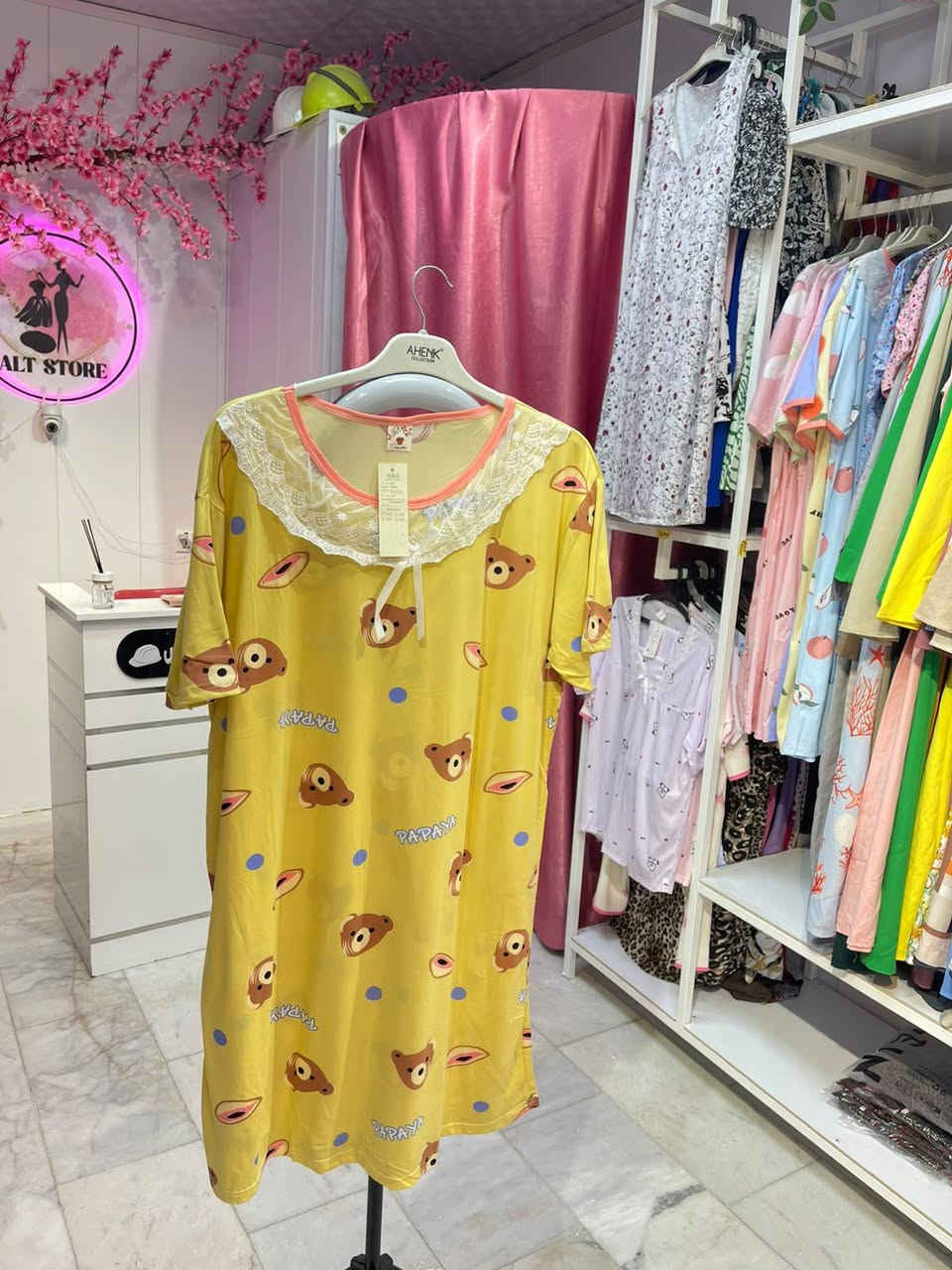 سعر شلحه 6 الف
كل ما هو جديد في فرع الصويرة 
ملابس نسائي بيتي و طلعه 

1-📍بغداد / مجمع بسماية 
2-📍الصويرة / حي السراي


**إذا كنت صاحب هذا الإعلان وتريد حذفه لأي سبب، رجاءا أرسل رسالة إلى الدعم الفني**