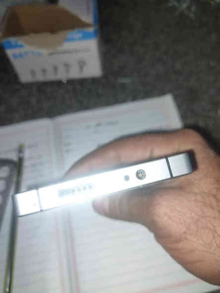 ريد ماجك 10برو ذاكره 512 مع شاحن 100واط كفر اصلي ولاسق شاشه للبيع بدون مراوس 800الف مكاني الدوره ***********
