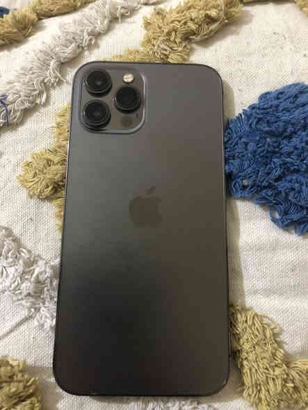 12 برو ماكس 256 بطارية 76 فقط مبدل شاشة كلش حلوة بدون تقطيع او اي خلل كامرة شغالة طبيعي بس مرات هيج تصير سودة بس ترجع تشتغل عادي مثل مموضح بل صور تاخذة من بيت ماعندي توصيل ساكن مدينة الصدر جهاز قفلة 250 غير هذا سعر مابيع جداً أسف شراي اتصل وتعال اخذة ***********
