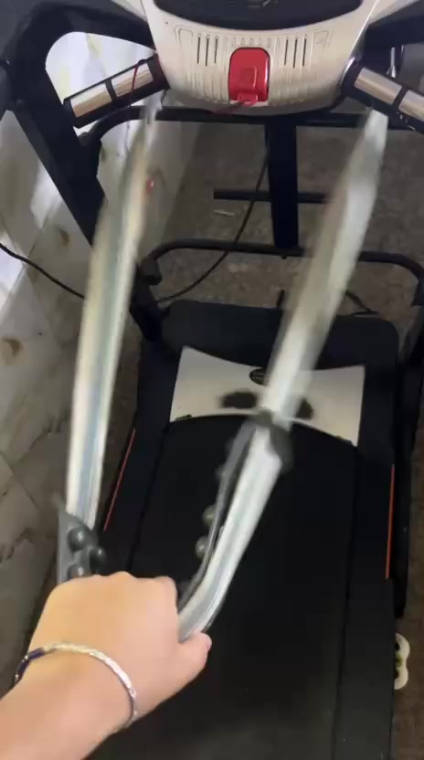 السلام عليكم جهاز جري رياضي جبلي يتحمل وزن 160 الى 180 وبي لنضام الجبلي وبي تحكمات بل يدات وحساسات ودبل سماعه ويحسب عدد الكيلوات ودقات القلب وبي بعد جهاز هزاز مال جوانب وضهر موضح بل فديو 
السعر ٤٨٠ وبي مجال 
المكان بغداد الدوره 
***********
