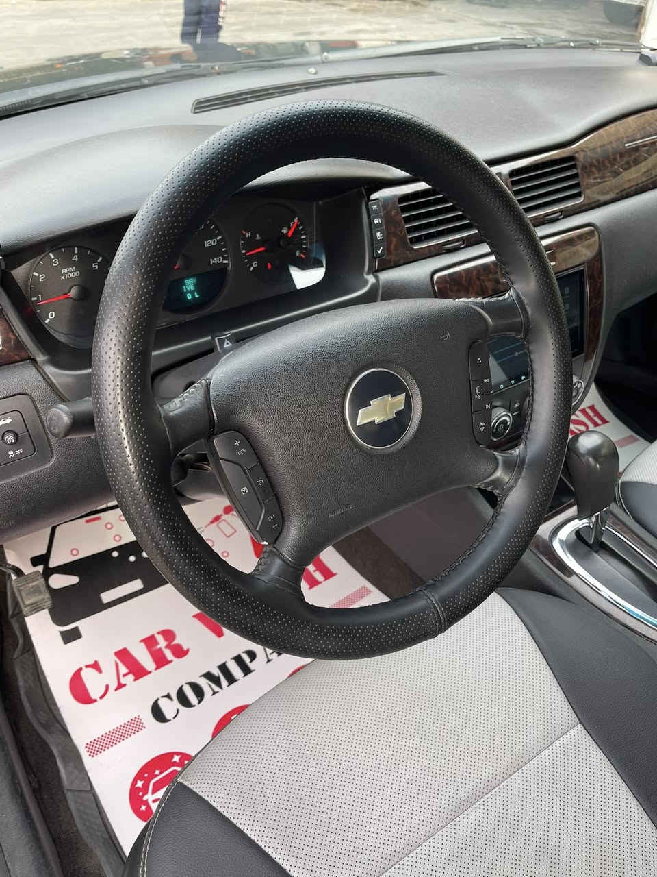 السلام عليكم للبيع شوفرليت امباله ٢٠١٣ وارد امريكي 
بدون حادث او غرق السياره داخله كلين والصور موجوده فقط صبغ ربع الجاملغ الخلفي اليمين اثر طخة دراجه السياره جاهزه وجديده بلادي وكلشي شغال المحرك 3.600 ما مفتوح وجديده 
 رقم بغداد باسمي مكان السياره بغداد  
***********   سعرها ١٢٥$ وبيه مجال
