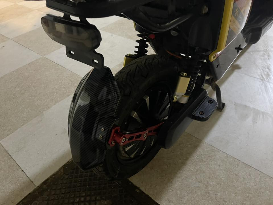 السلام عليكم دراجه شحن R11للبيع مديل 2025 اخت الجديده كفاله عامه مصروف عليه هواي الدراجه مدكر رياضي وفلاتر ماشادهن وموجود المدكر ماله لاصلي تايرات توني شادهن كلشي شغال بريكات 2 شغالات ودبلات خلفي امامي بحاله جيده ولايتات عالي ناصي واشابر كل غراضه موجوده الدراجه بعده جديده مابيه لاكسر ولا شي السعر 575وبيه مجال عنواني البصره الجمعيات رقمي ***********
