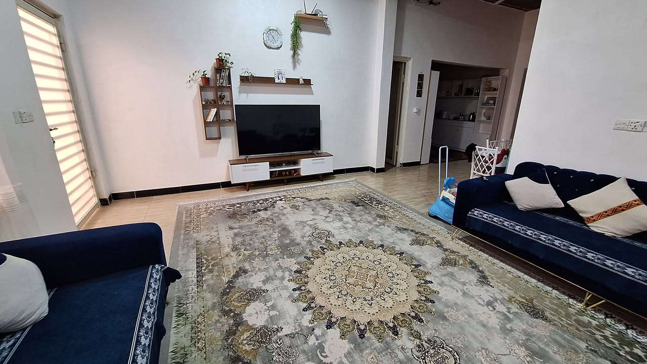 بيت 3 طوابق (بناية)
نوع العقار طابو ملك صرف 

في ابي الخصيب - ابو مغيره 
قرب مستوصف ابو مغيرة قريب جدا عن شارع ابي الخصيب الداخلي
ثالث بيت عن الشارع

مساحة الارض 200 مسجل بالطابو 135 والباقي فضله واقع حال
البيت ركن على شارعين تبليط 
 
 البناء بلوك درجه اولى
 سنة البناء 2023

فقط الطابق الارضي كامل .

الطابق الارضي / يحتوي على استقبال و صالة ومطبخ وغرفتين و 3 حمامات وطارمه 

الطابق الاول و الثاني بيهن 4 شقق بس هيكل الماي والمجاري كاملات 
وبيتونه والسطح كاملات

السعر 230
الهاتف ***********
